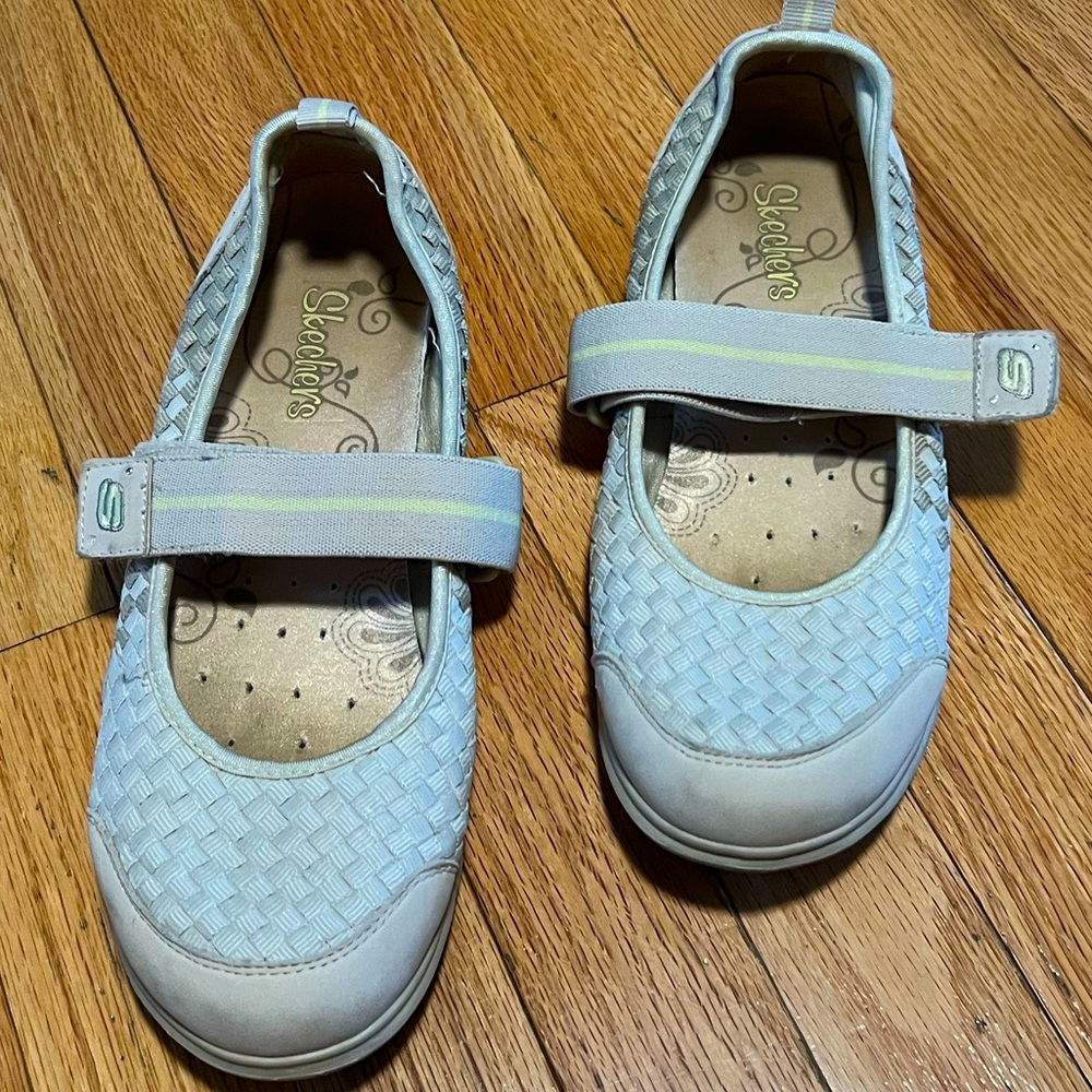 Like new! Tan Skechers bike shoes